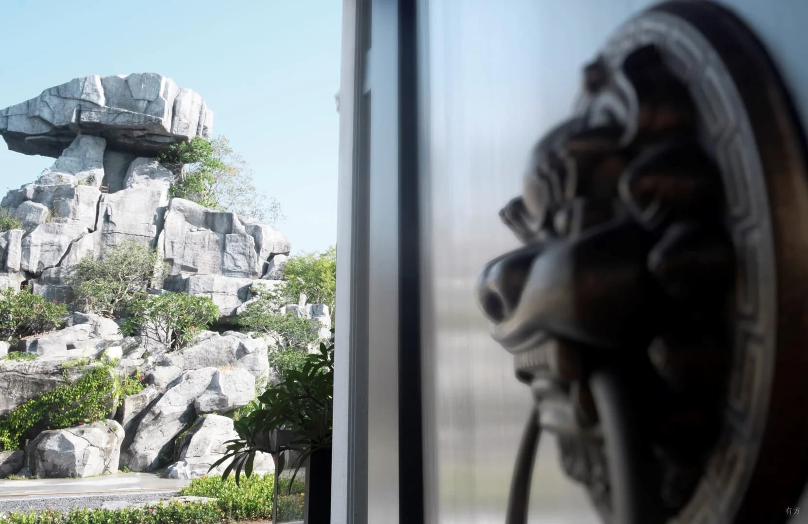 Ландшафтное оформление культурного центра с элементами водного ландшафта