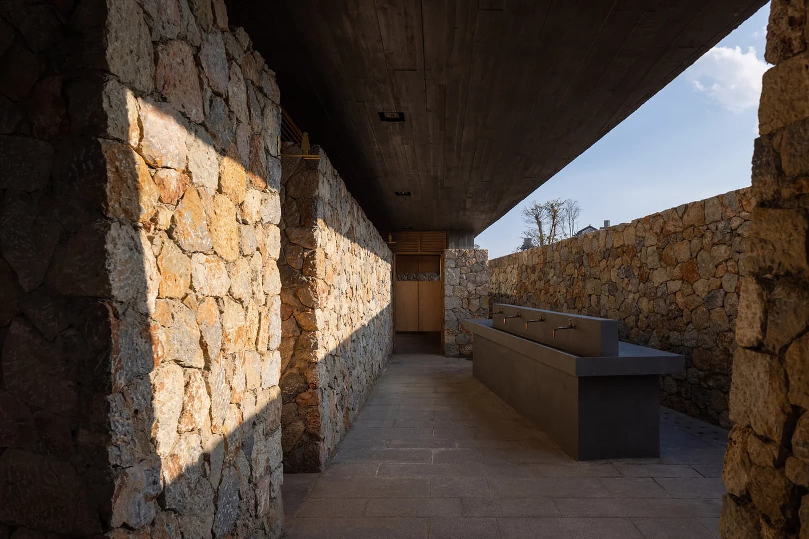 Экологическая станция у озера Эрхай