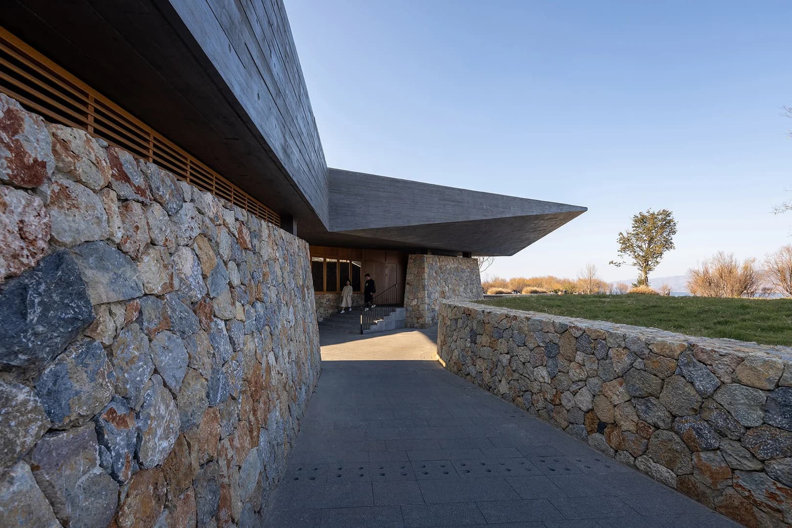 Экологическая станция у озера Эрхай