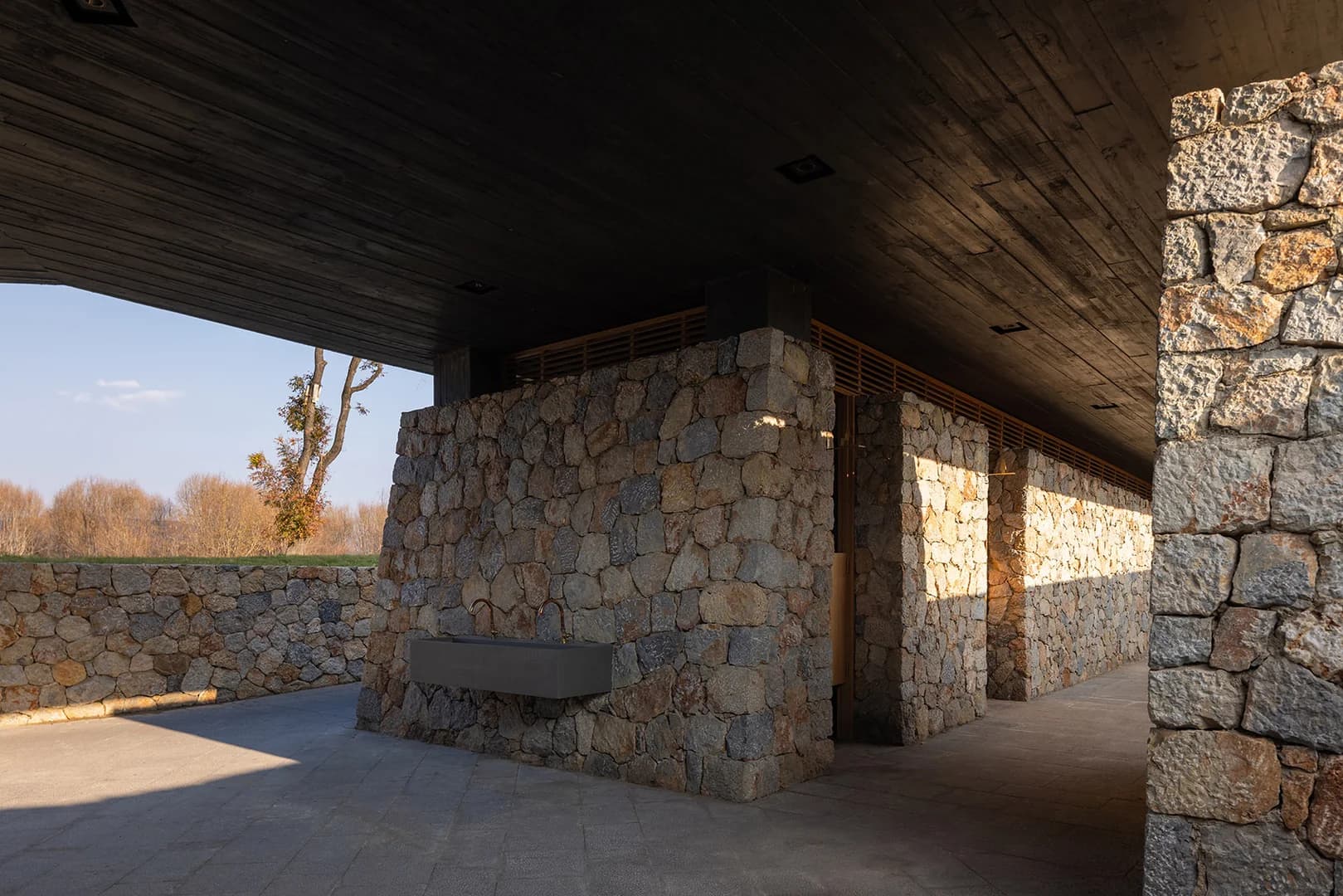 Экологическая станция у озера Эрхай