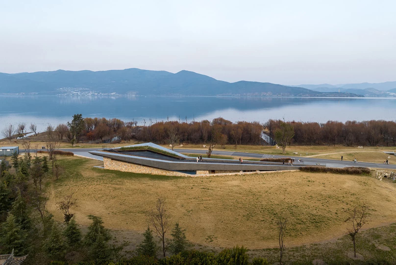 Экологическая станция у озера Эрхай