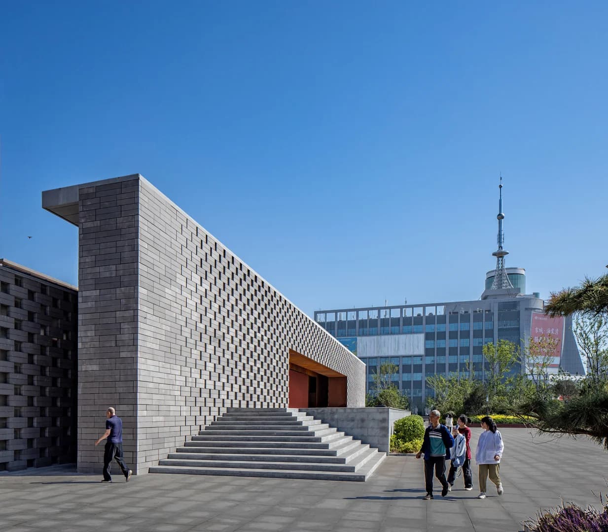 Реконструкция площади Пинъян