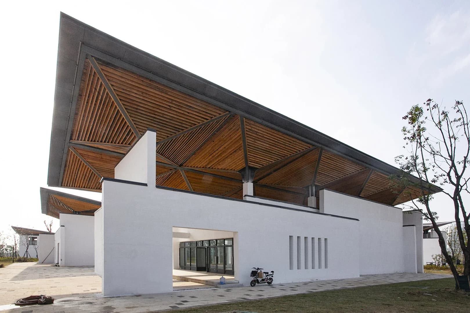 Парк "Уютный уголок на озере Чжан"