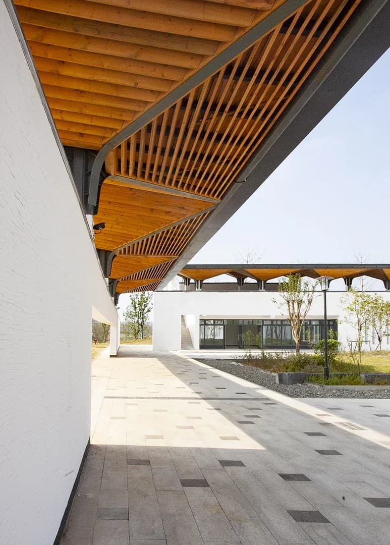 Парк "Уютный уголок на озере Чжан"