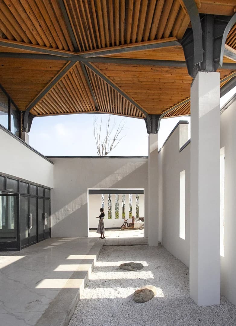 Парк "Уютный уголок на озере Чжан"