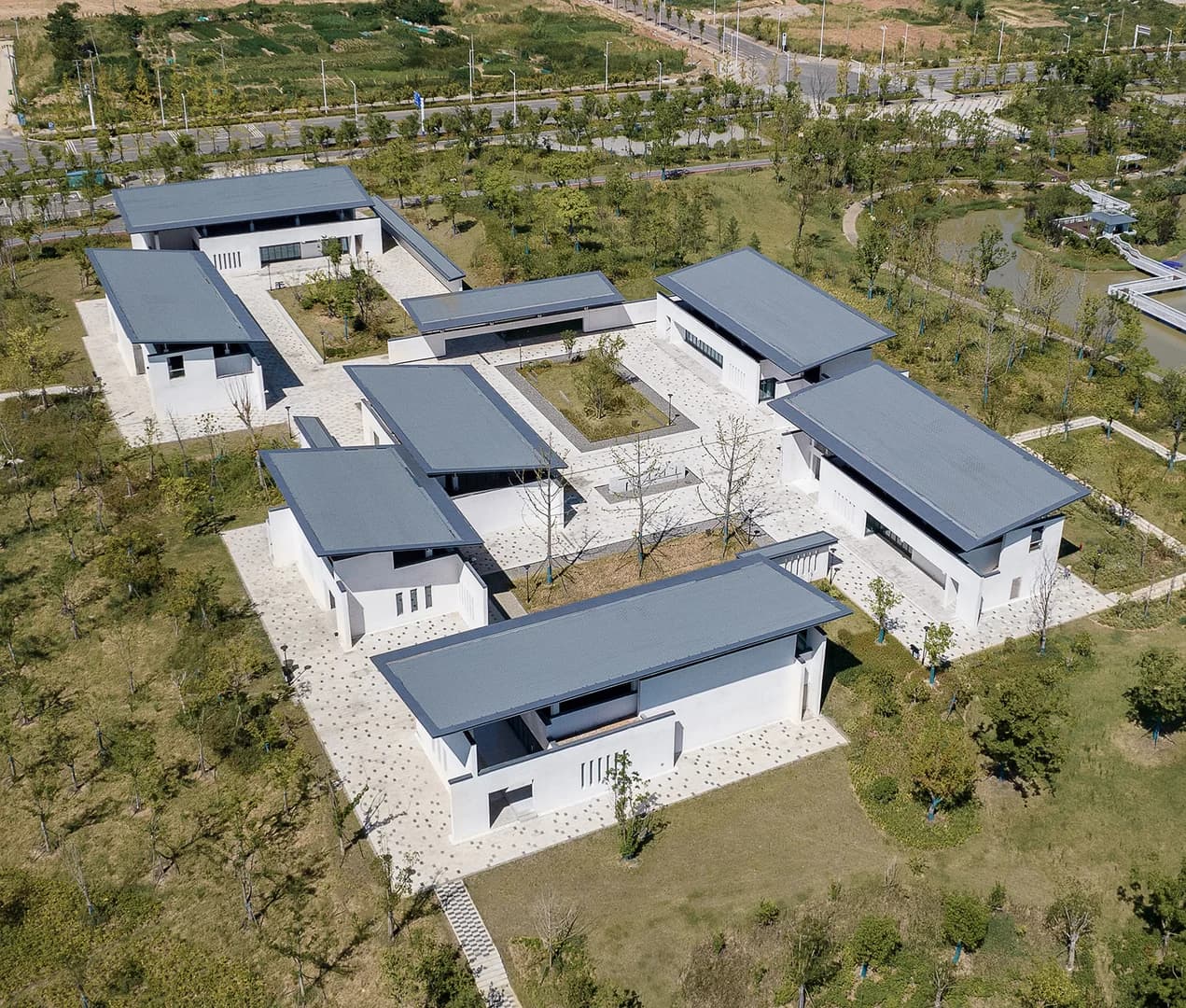 Парк "Уютный уголок на озере Чжан"