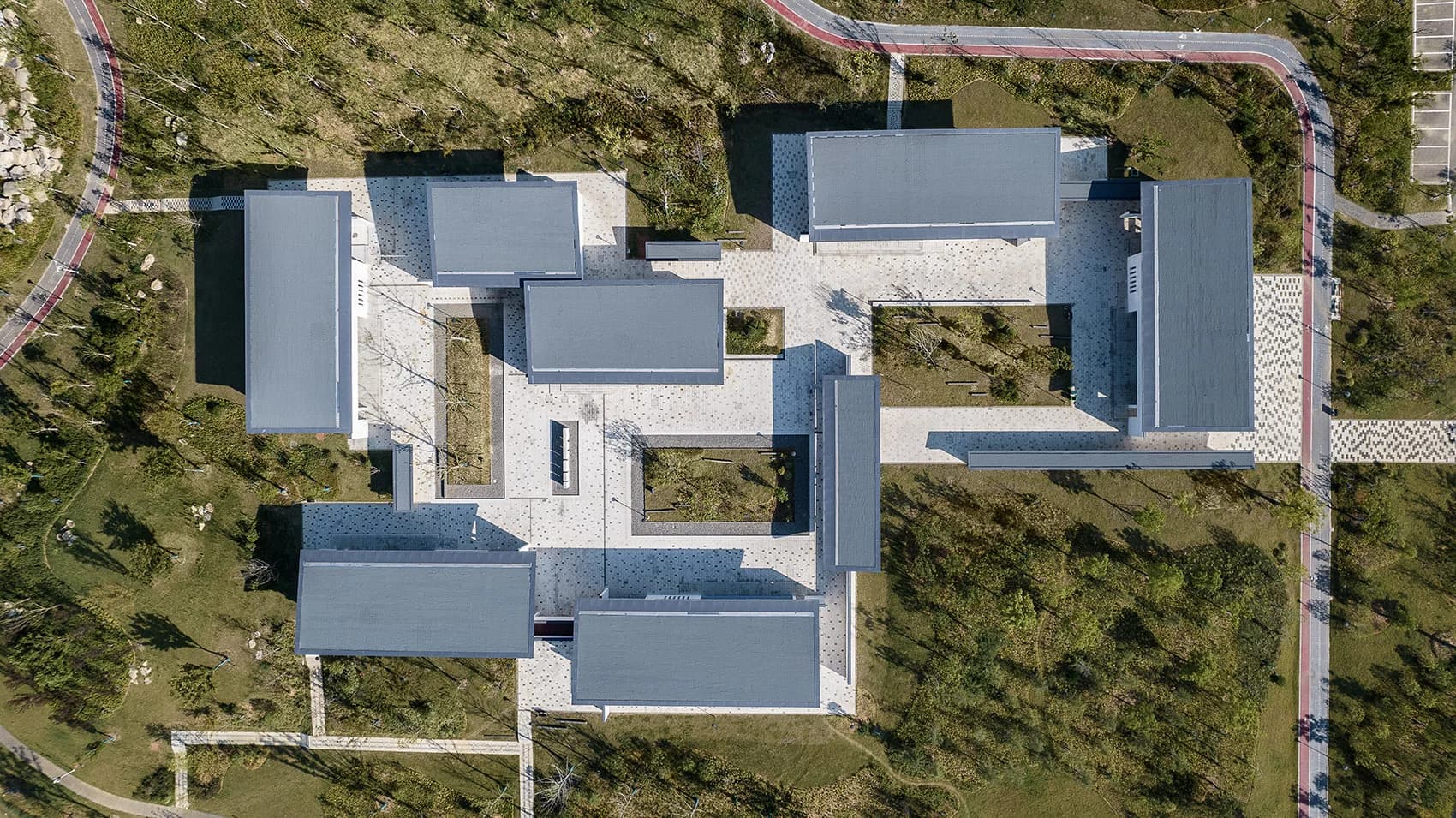 Парк "Уютный уголок на озере Чжан"