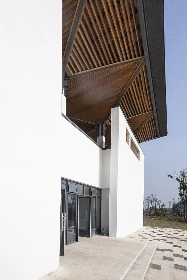 Парк "Уютный уголок на озере Чжан"