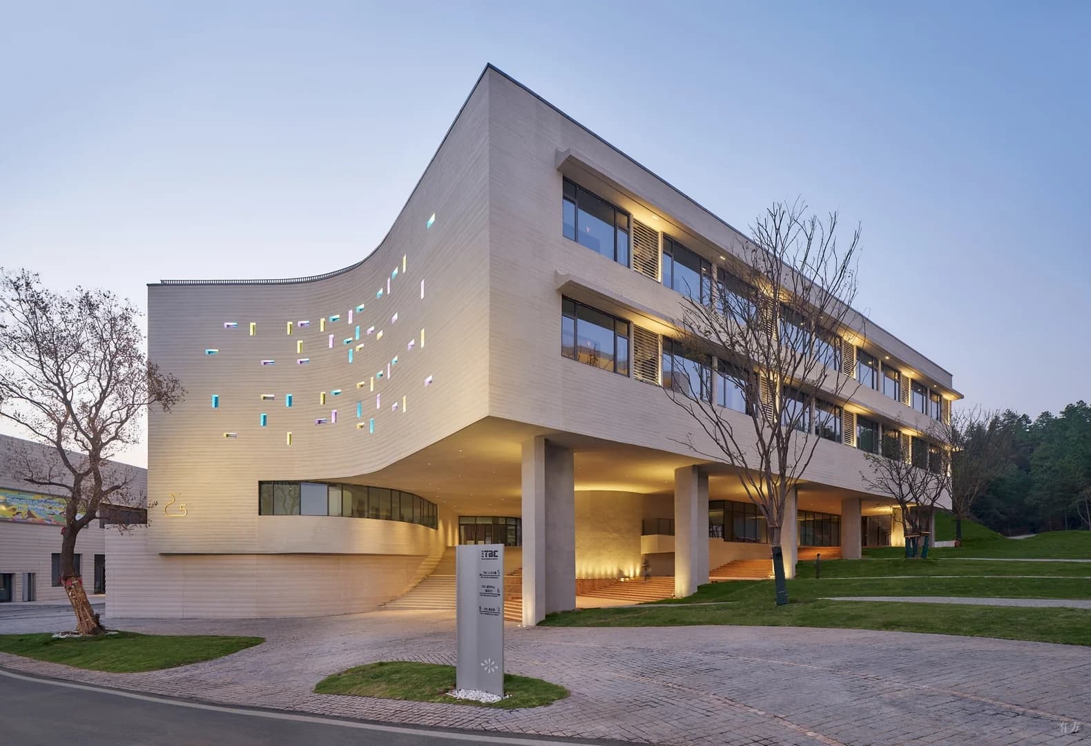 Международный образовательный центр в Цзиндэчжэне