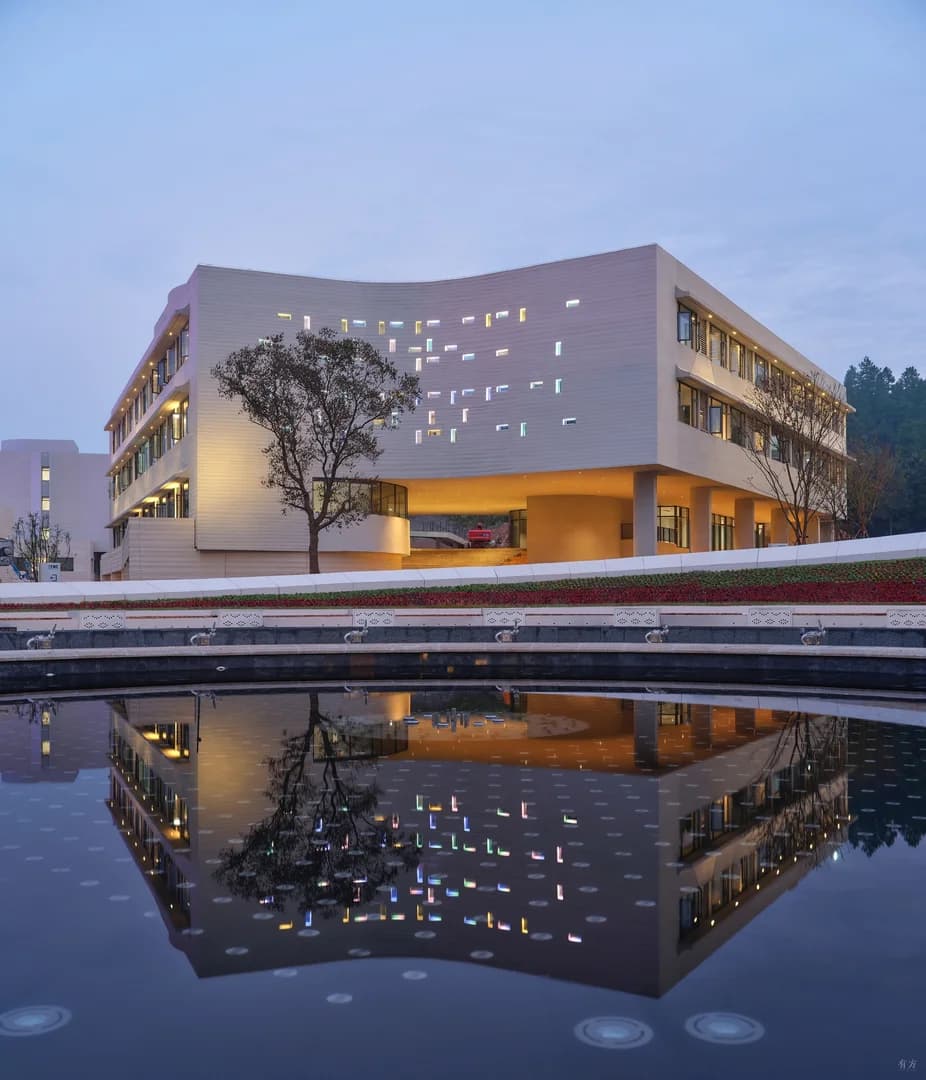 Международный образовательный центр в Цзиндэчжэне