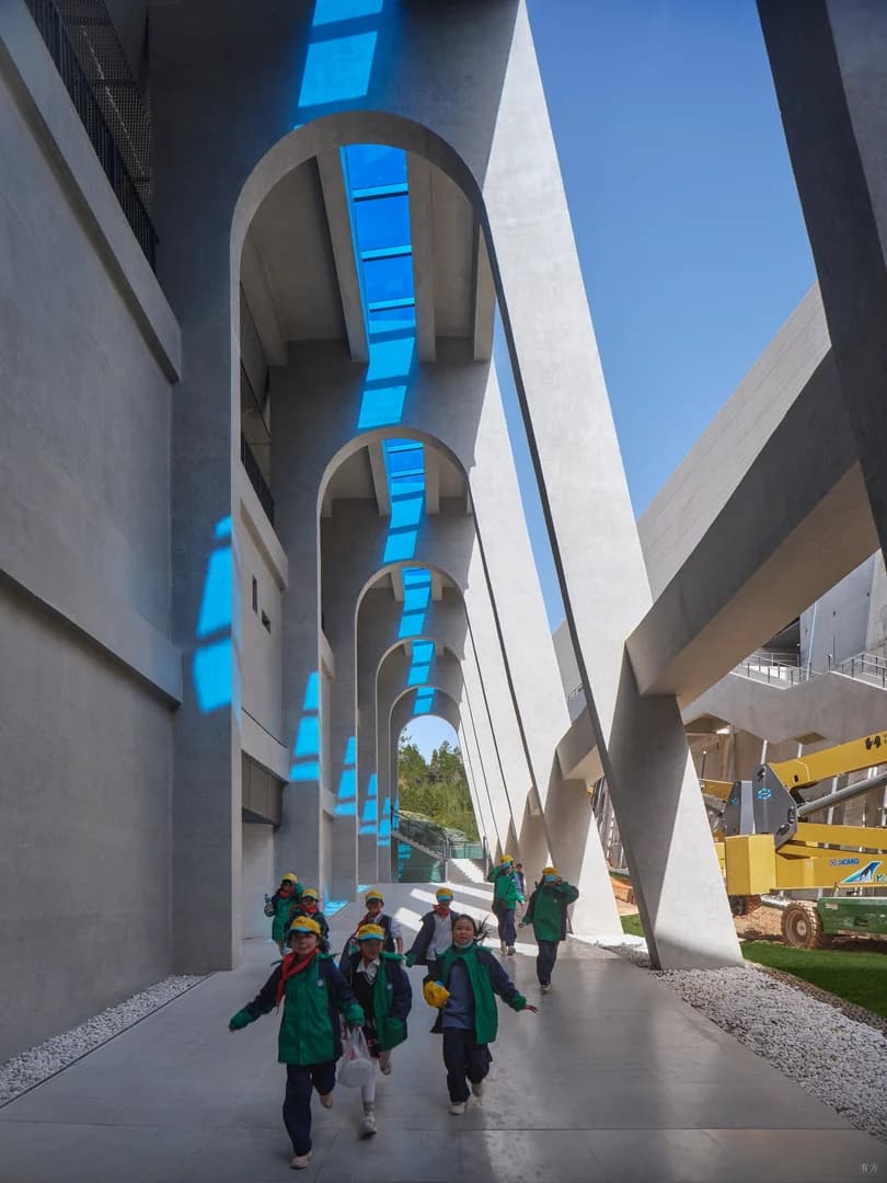 Международный образовательный центр в Цзиндэчжэне