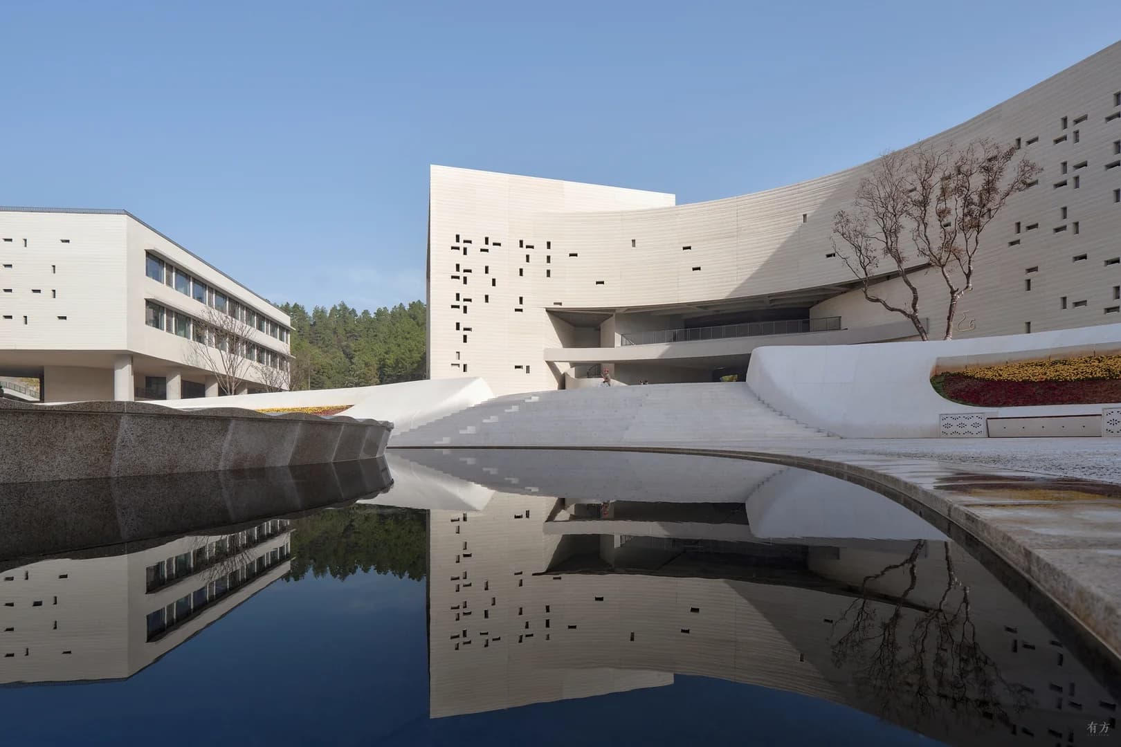 Международный образовательный центр в Цзиндэчжэне