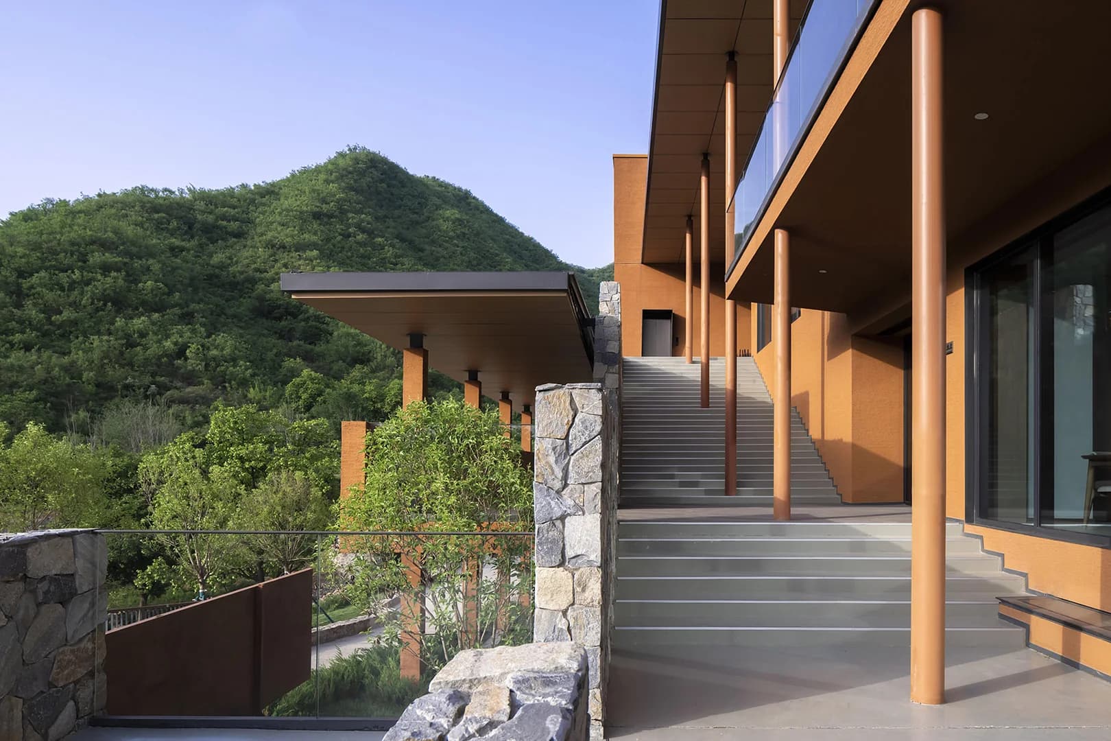 Парк памяти Андерс с облачным зеркалом