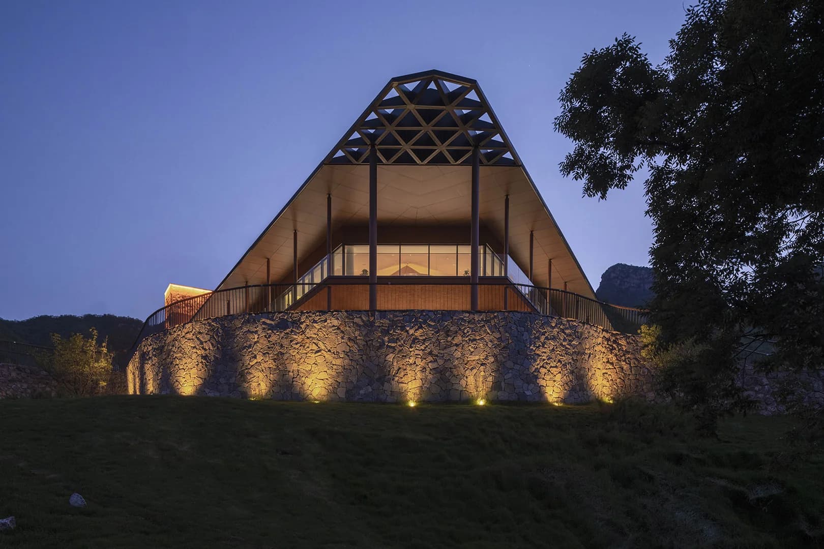 Парк памяти Андерс с облачным зеркалом