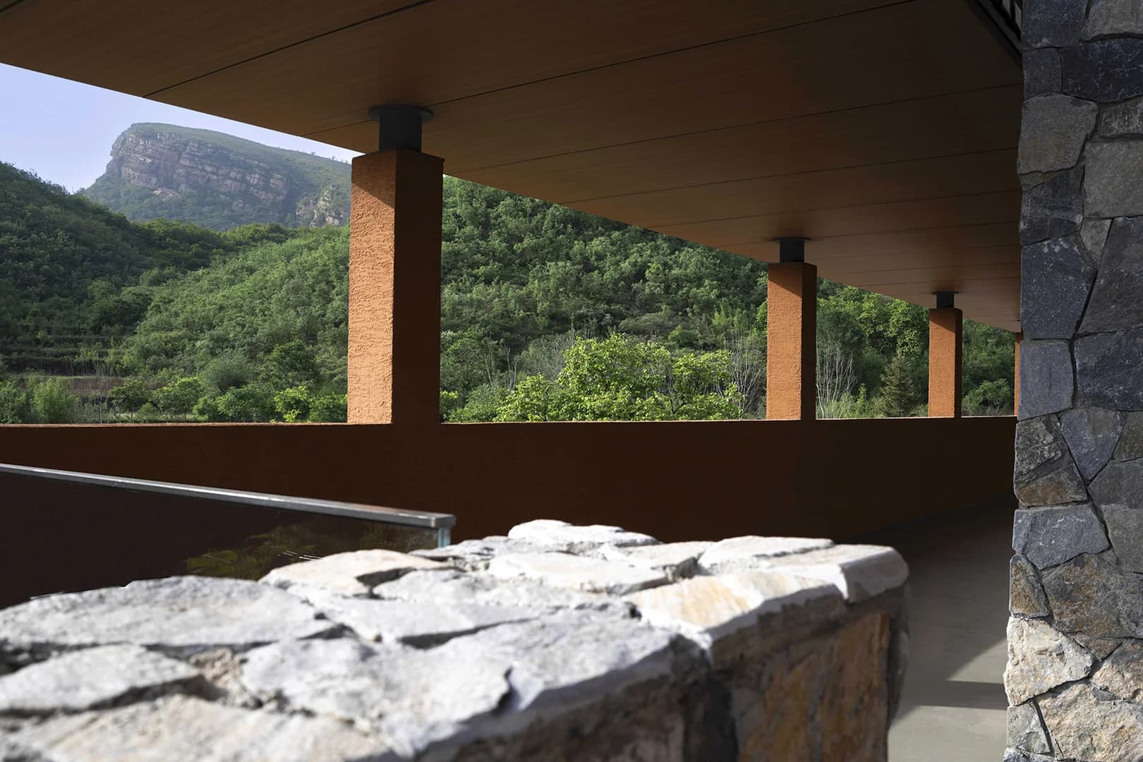 Парк памяти Андерс с облачным зеркалом