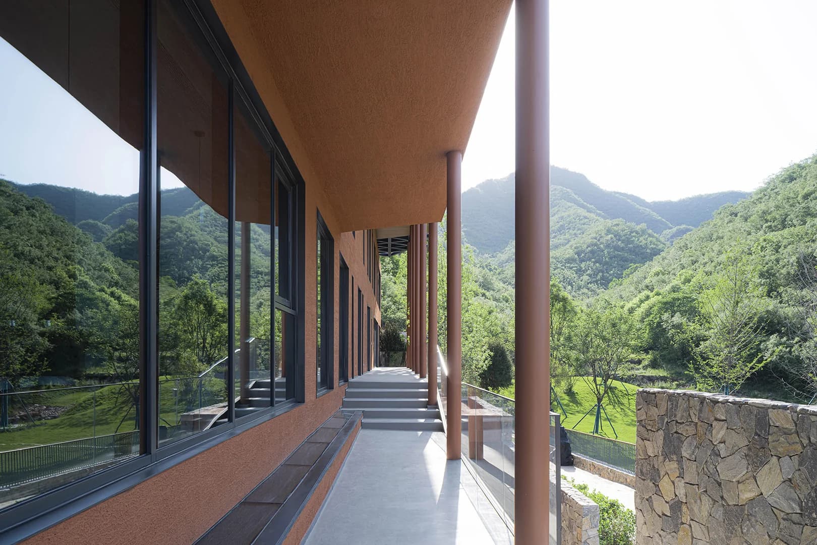 Парк памяти Андерс с облачным зеркалом