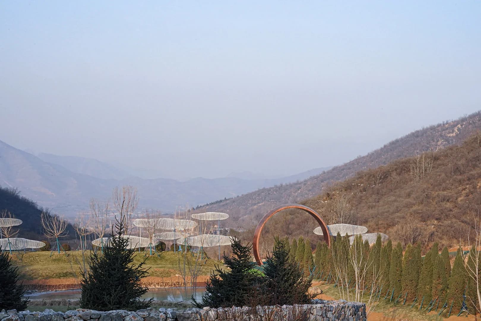 Парк памяти Андерс с облачным зеркалом