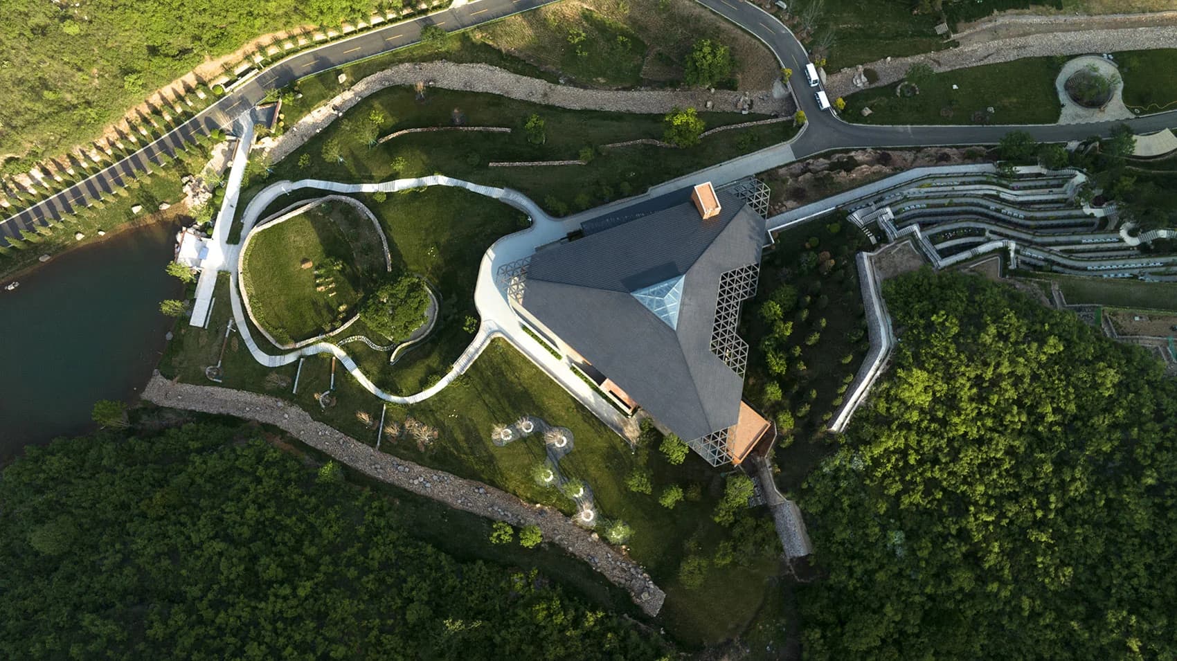 Парк памяти Андерс с облачным зеркалом