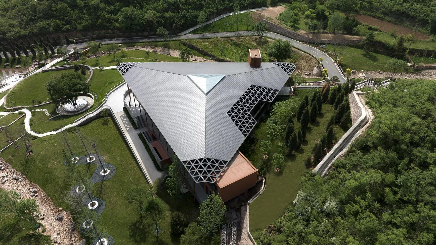 Парк памяти Андерс с облачным зеркалом