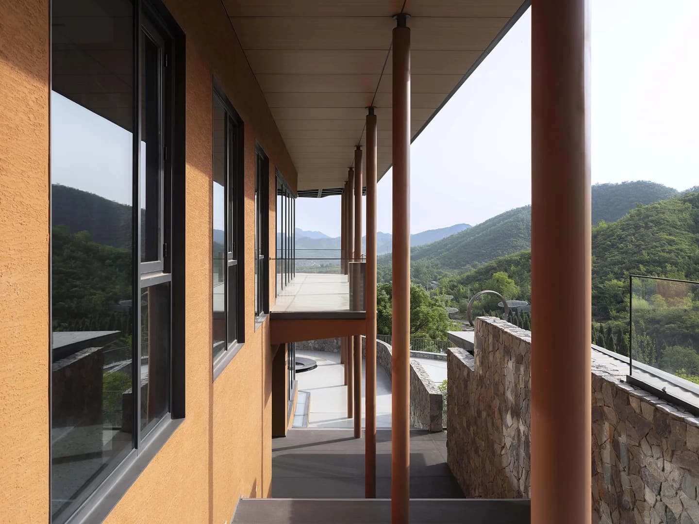 Парк памяти Андерс с облачным зеркалом