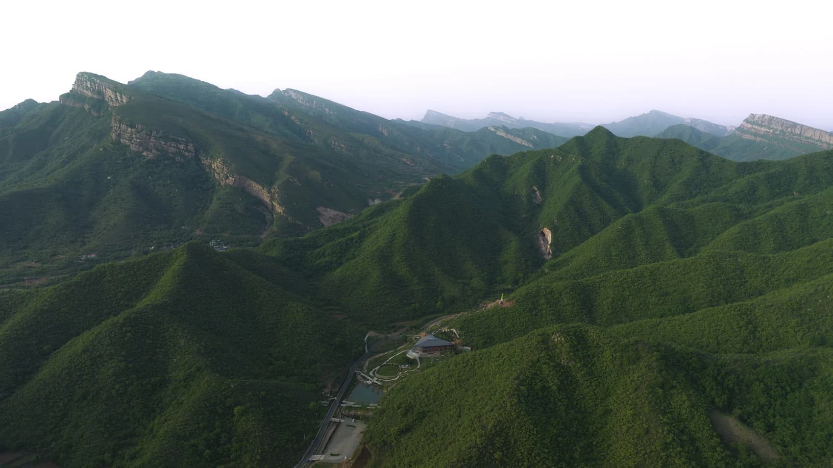 Парк памяти Андерс с облачным зеркалом