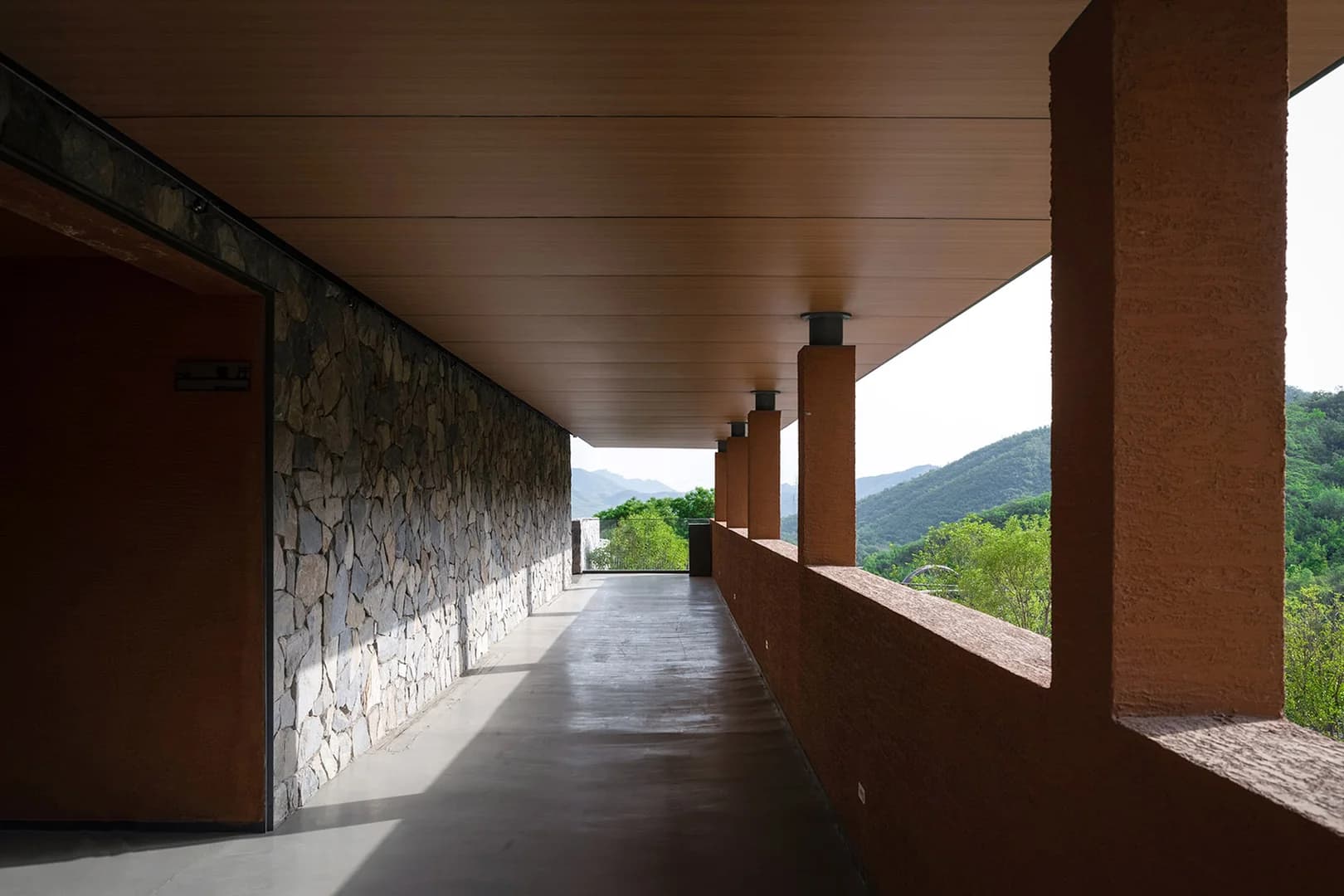 Парк памяти Андерс с облачным зеркалом