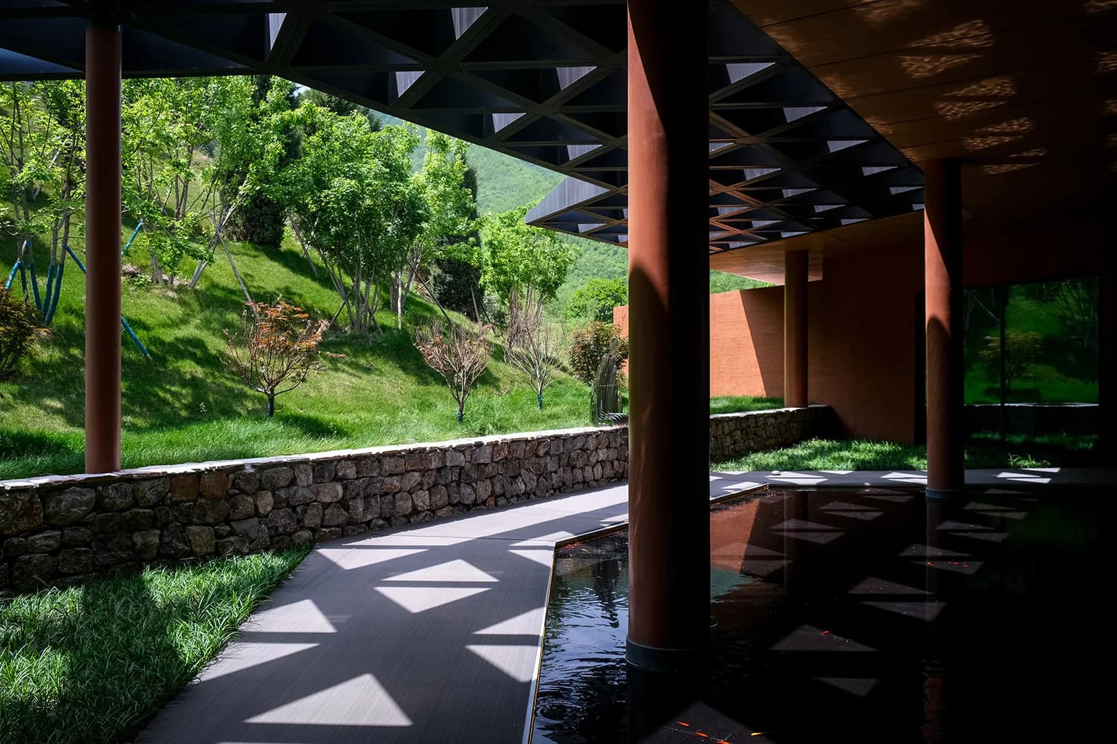 Парк памяти Андерс с облачным зеркалом