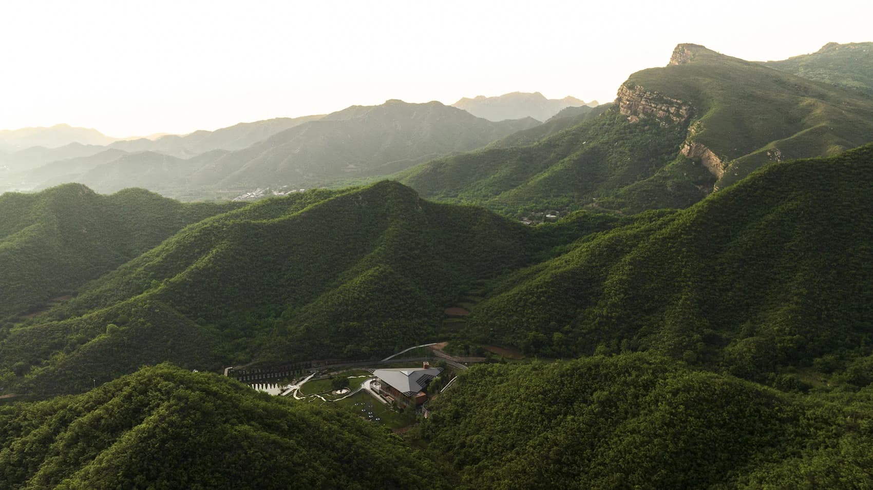 Парк памяти Андерс с облачным зеркалом
