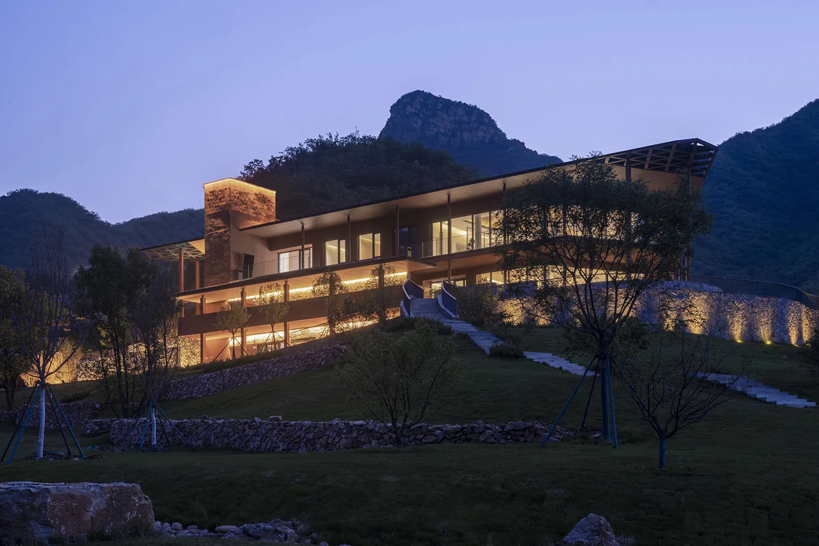 Парк памяти Андерс с облачным зеркалом