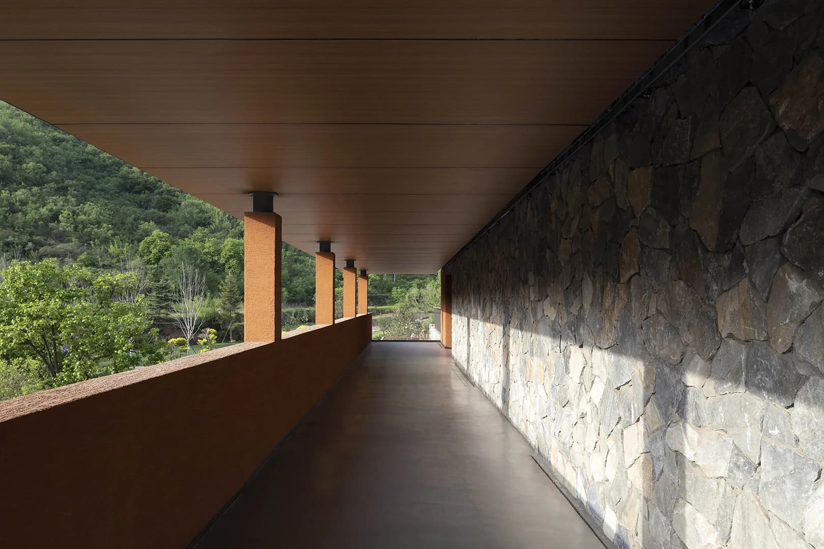 Парк памяти Андерс с облачным зеркалом