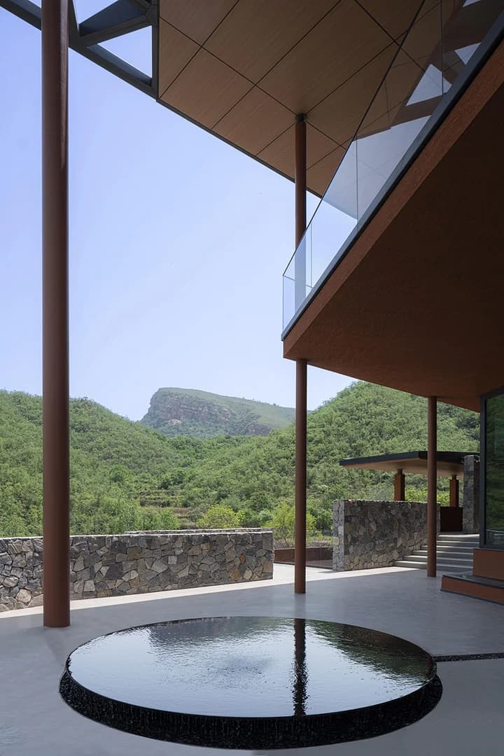 Парк памяти Андерс с облачным зеркалом