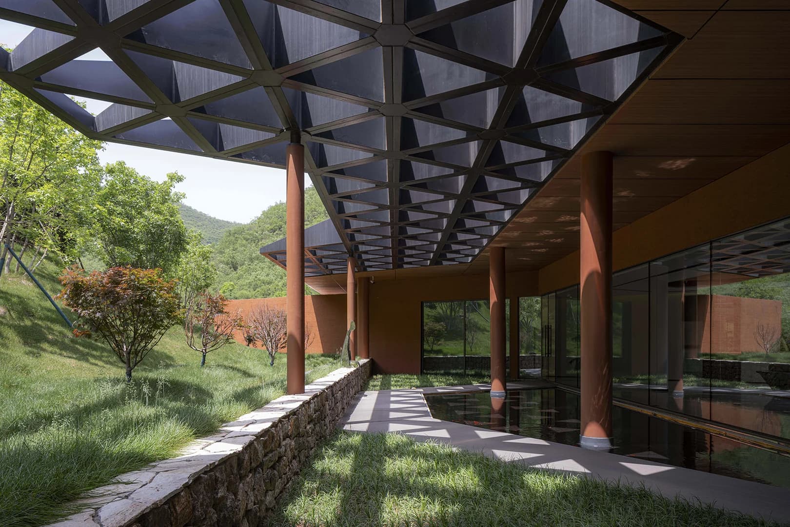 Парк памяти Андерс с облачным зеркалом