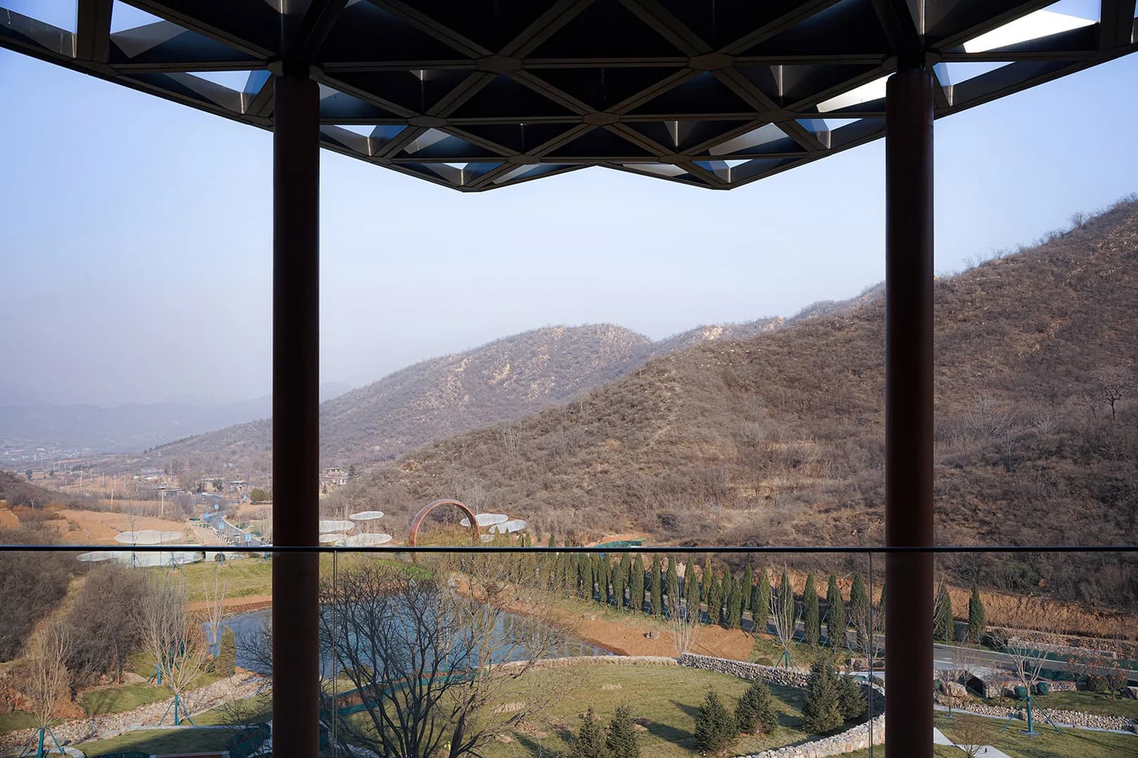 Парк памяти Андерс с облачным зеркалом