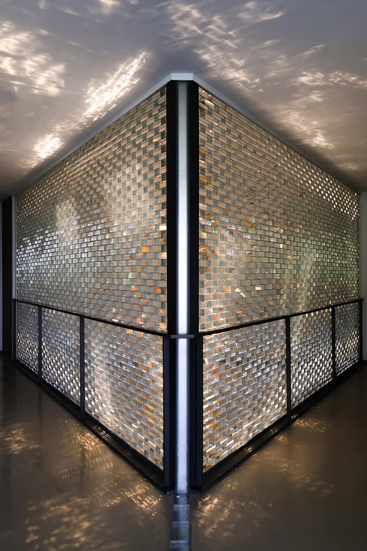 Парк памяти Андерс с облачным зеркалом