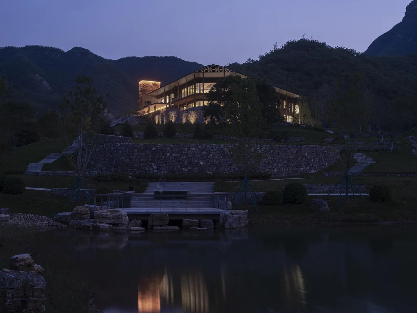 Парк памяти Андерс с облачным зеркалом