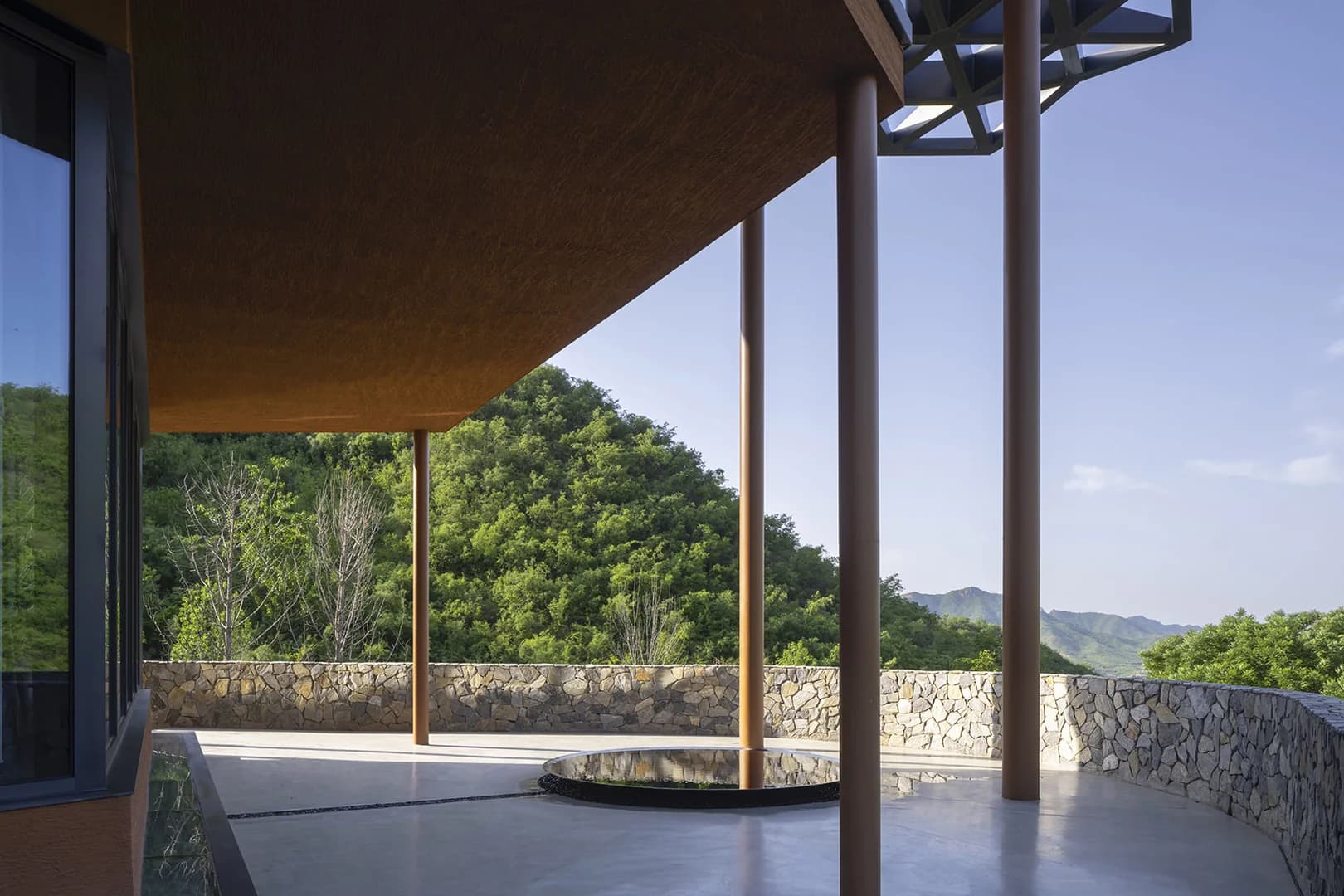 Парк памяти Андерс с облачным зеркалом