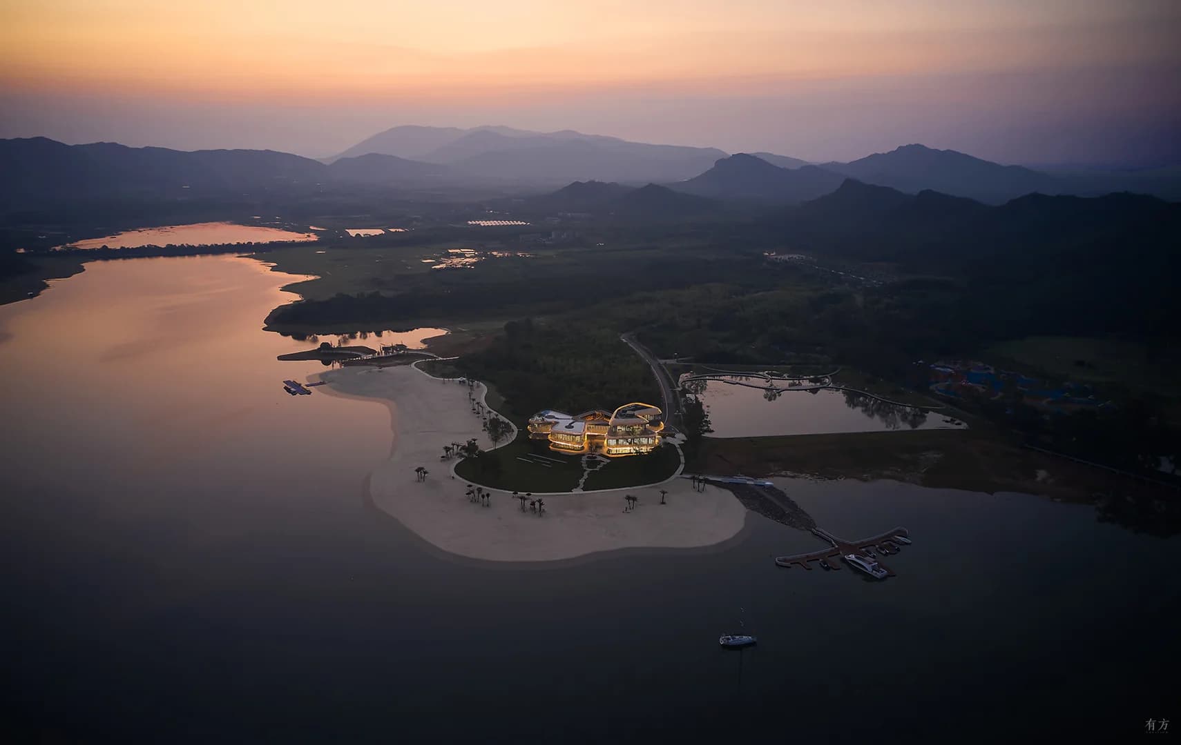 Центр посетителей у озера Байхэ