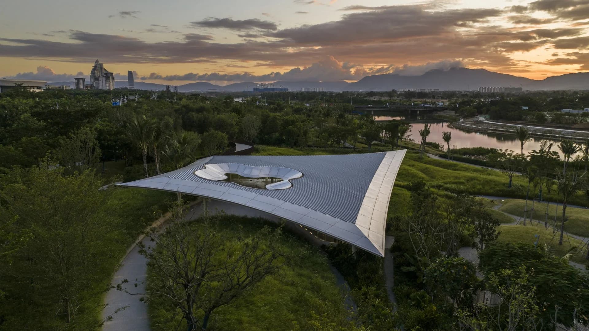 Зеленые просторы "Хайтан Сяо И"