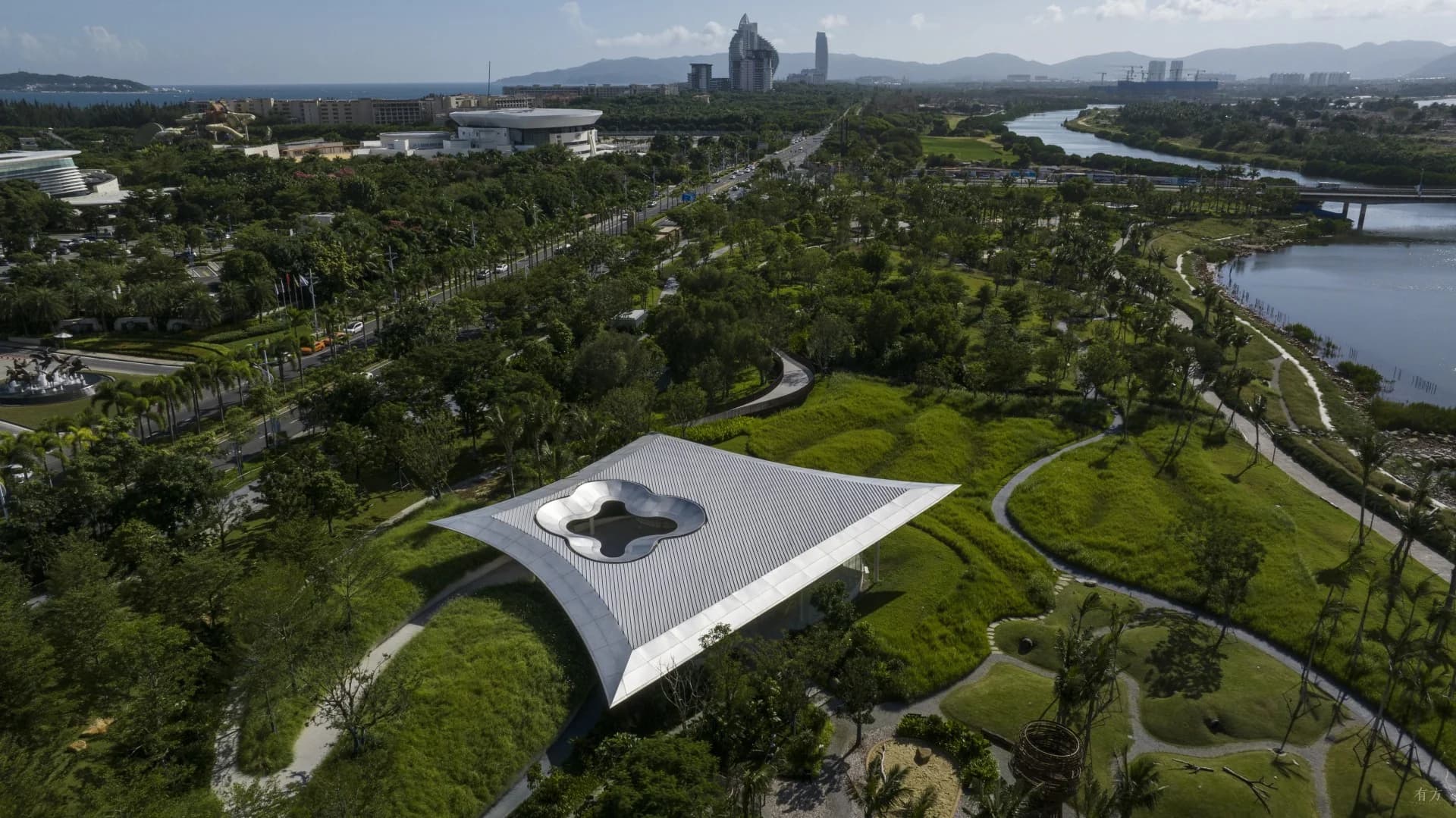 Зеленые просторы "Хайтан Сяо И"