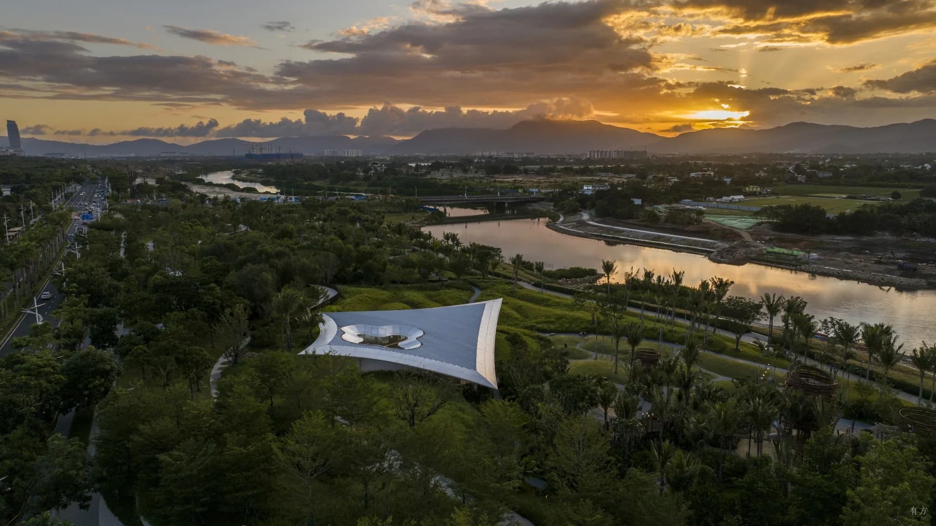 Зеленые просторы "Хайтан Сяо И"