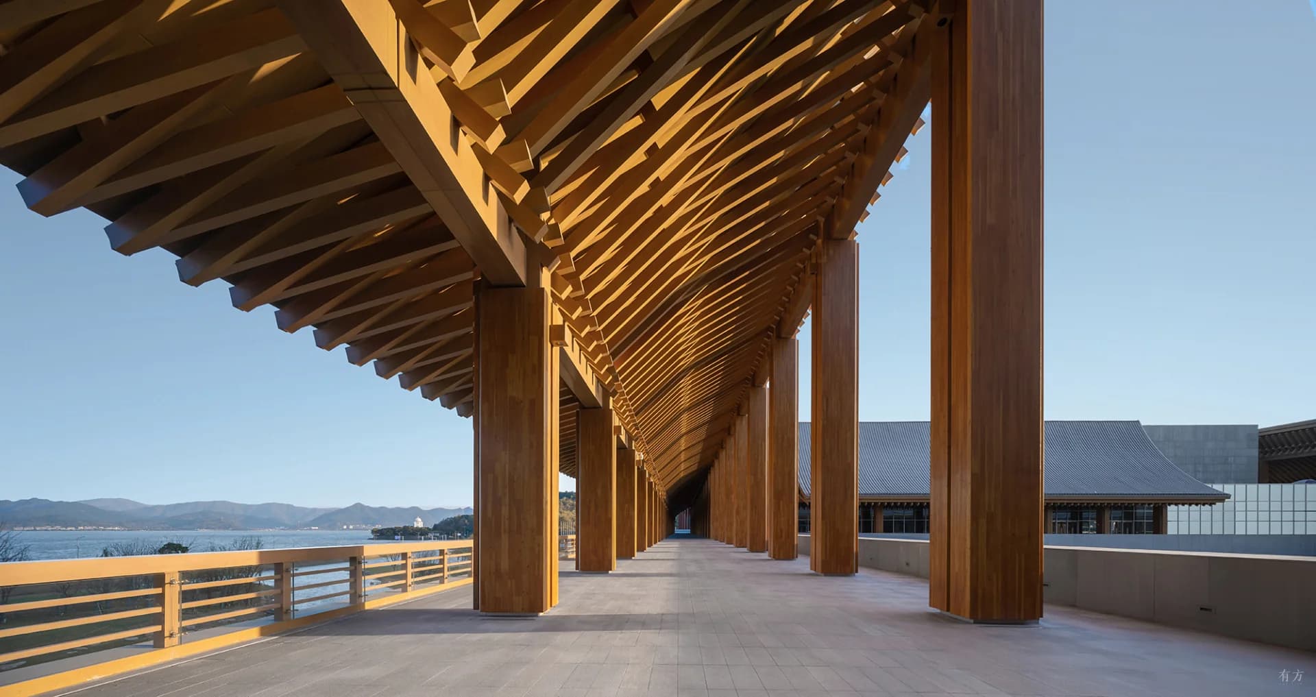 Международный конференц-центр: Рисовые поля и мосты