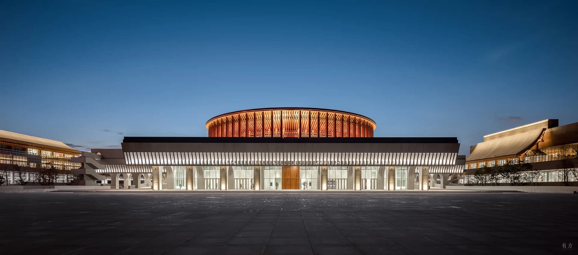 Международный конференц-центр: Рисовые поля и мосты