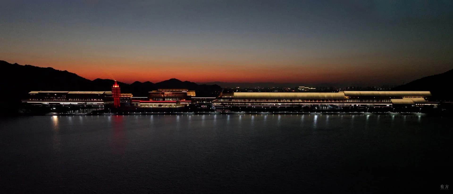 Международный конференц-центр: Рисовые поля и мосты