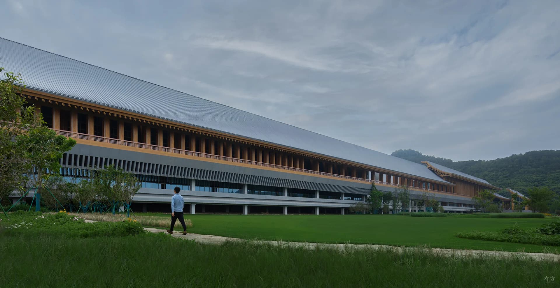 Международный конференц-центр: Рисовые поля и мосты