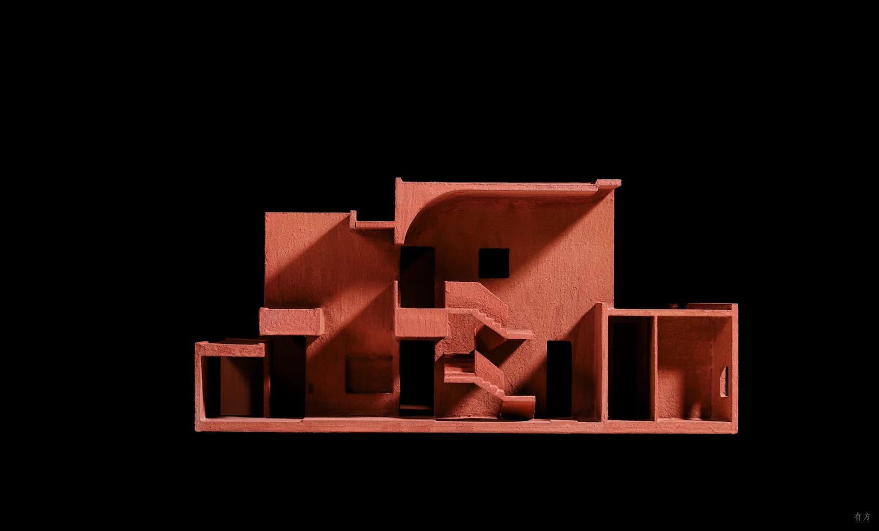 Красная коробка