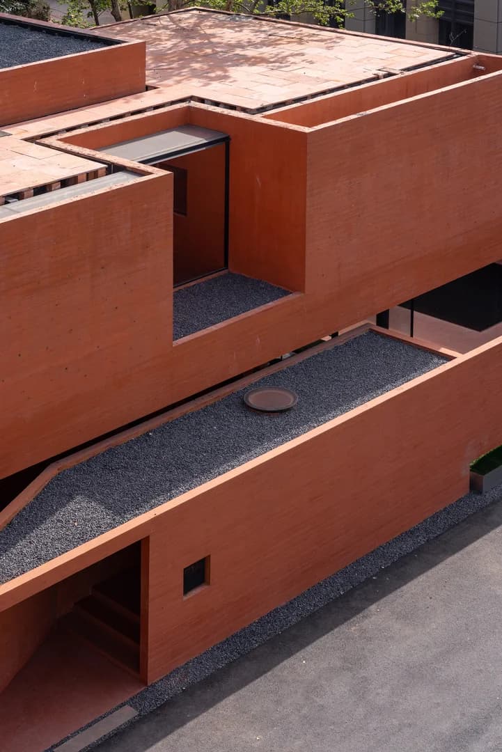 Красная коробка