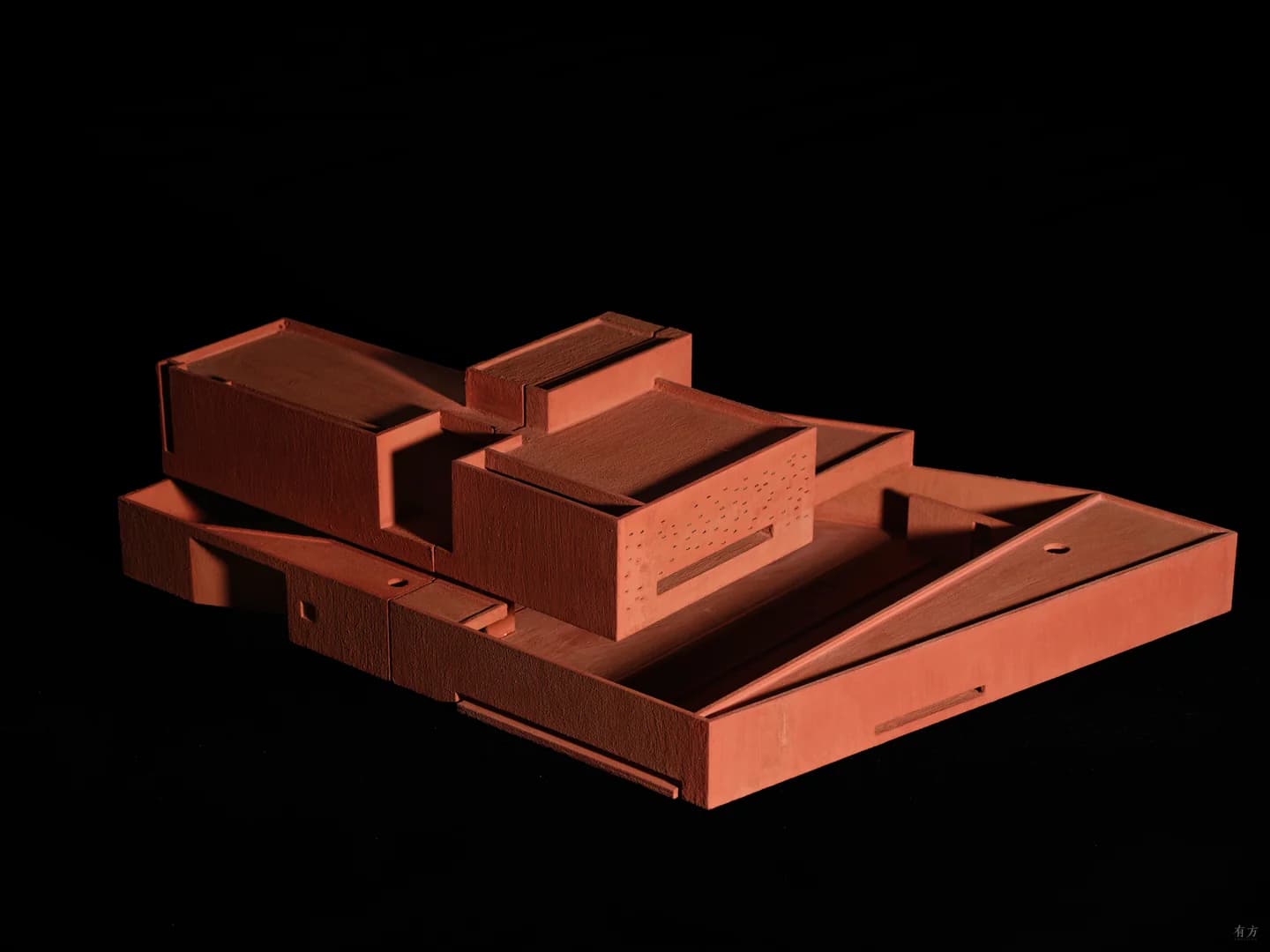 Красная коробка